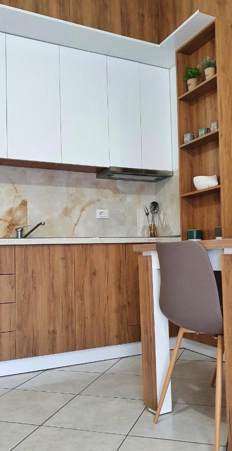 Numa Apartament Vlorë Esterno foto