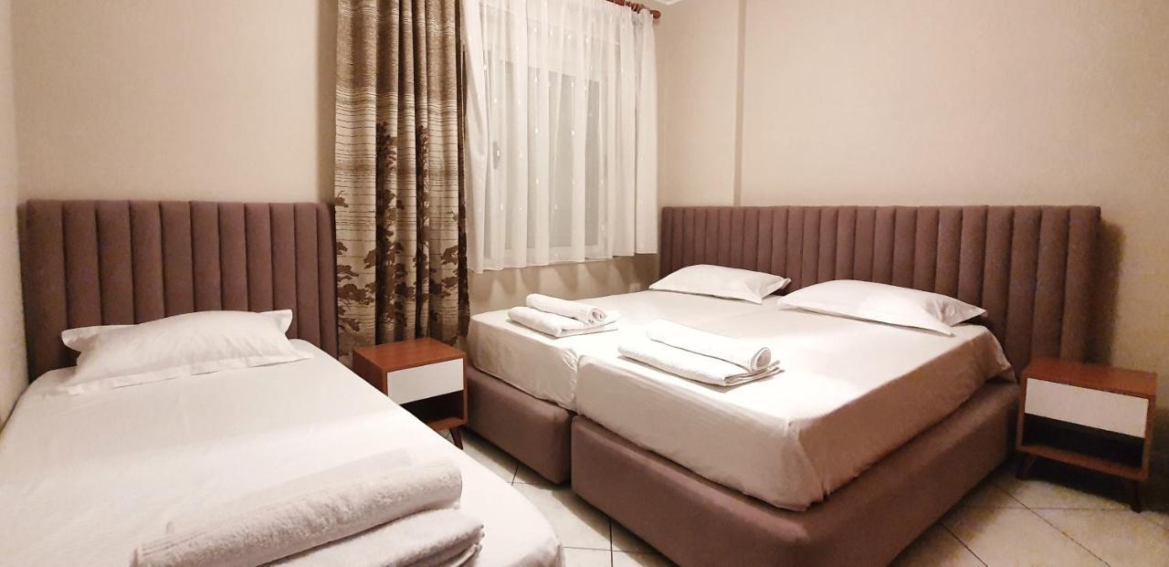 Numa Apartament Vlorë Esterno foto
