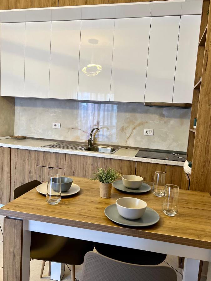 Numa Apartament Vlorë Esterno foto